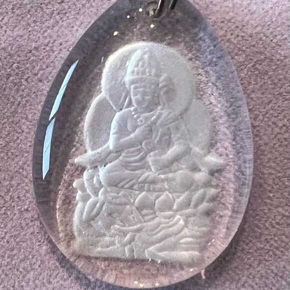 Vintage etched glass Buddha pendant difficult to capture the true beauty EVC - Picture 2 of 5
